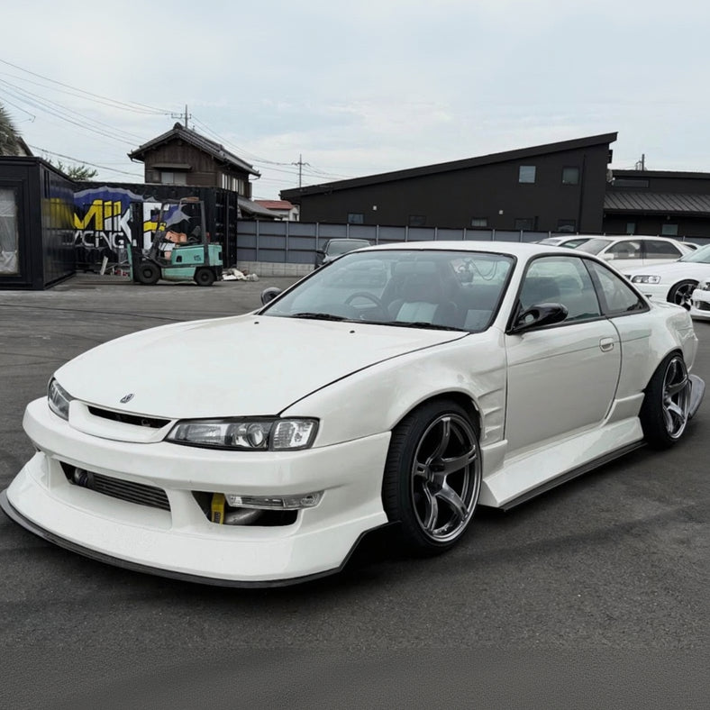 CST Zero-1 Hyper V2 18X9.5J Metal Silver