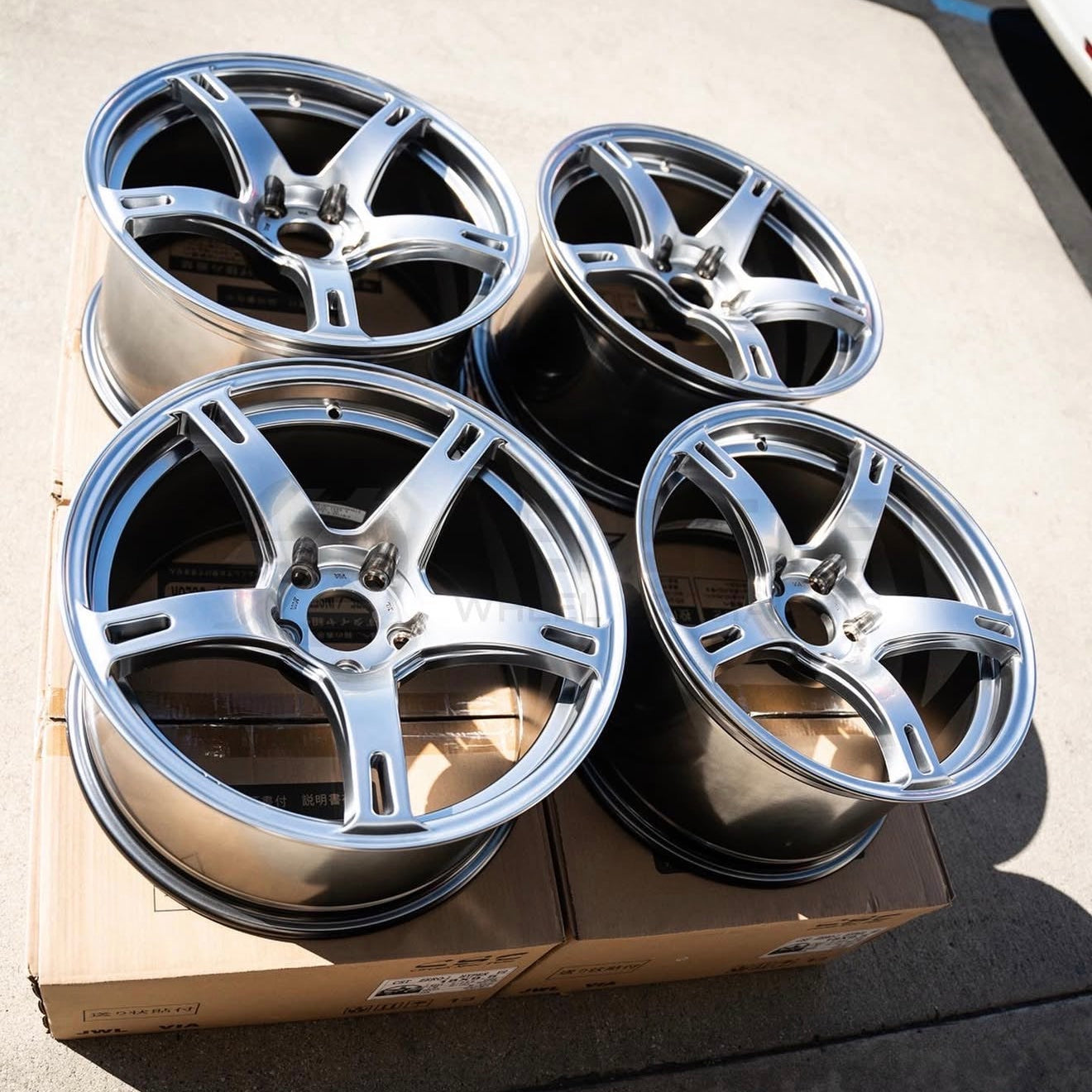 CST Zero-1 Hyper V2 18X9.5J Metal Silver