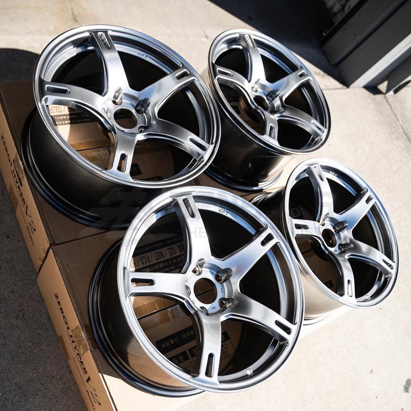 CST Zero-1 Hyper V2 18X9.5J Metal Silver