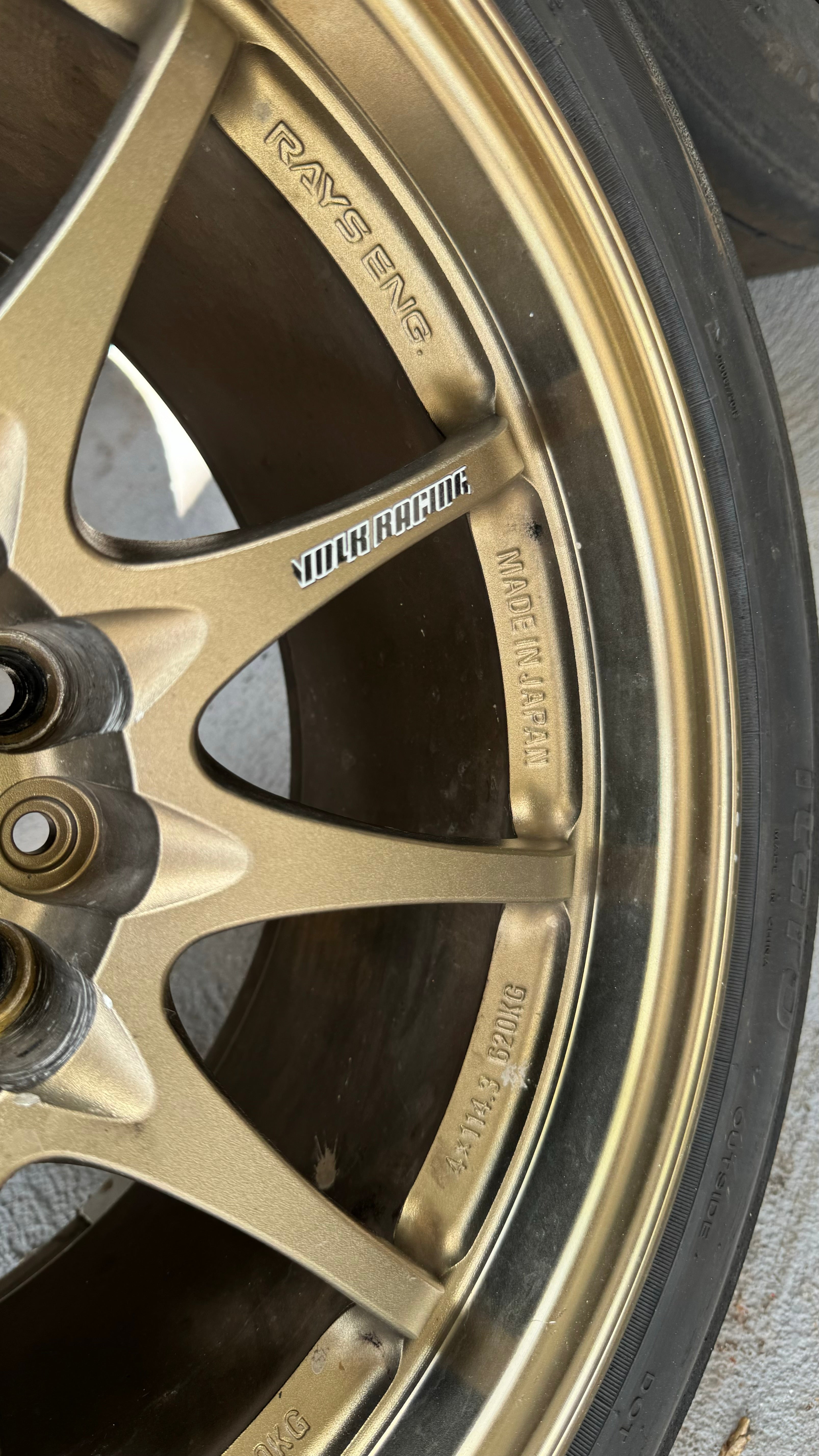 Rays Volk CE28 - N 17X8.5J