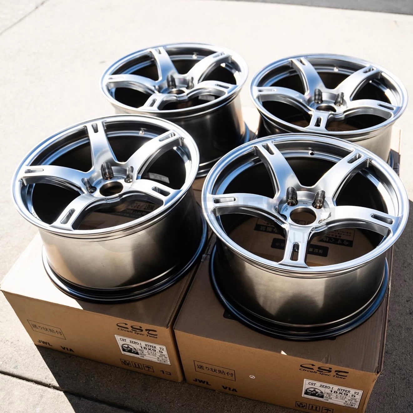 CST Zero-1 Hyper V2 18X9.5J Metal Silver