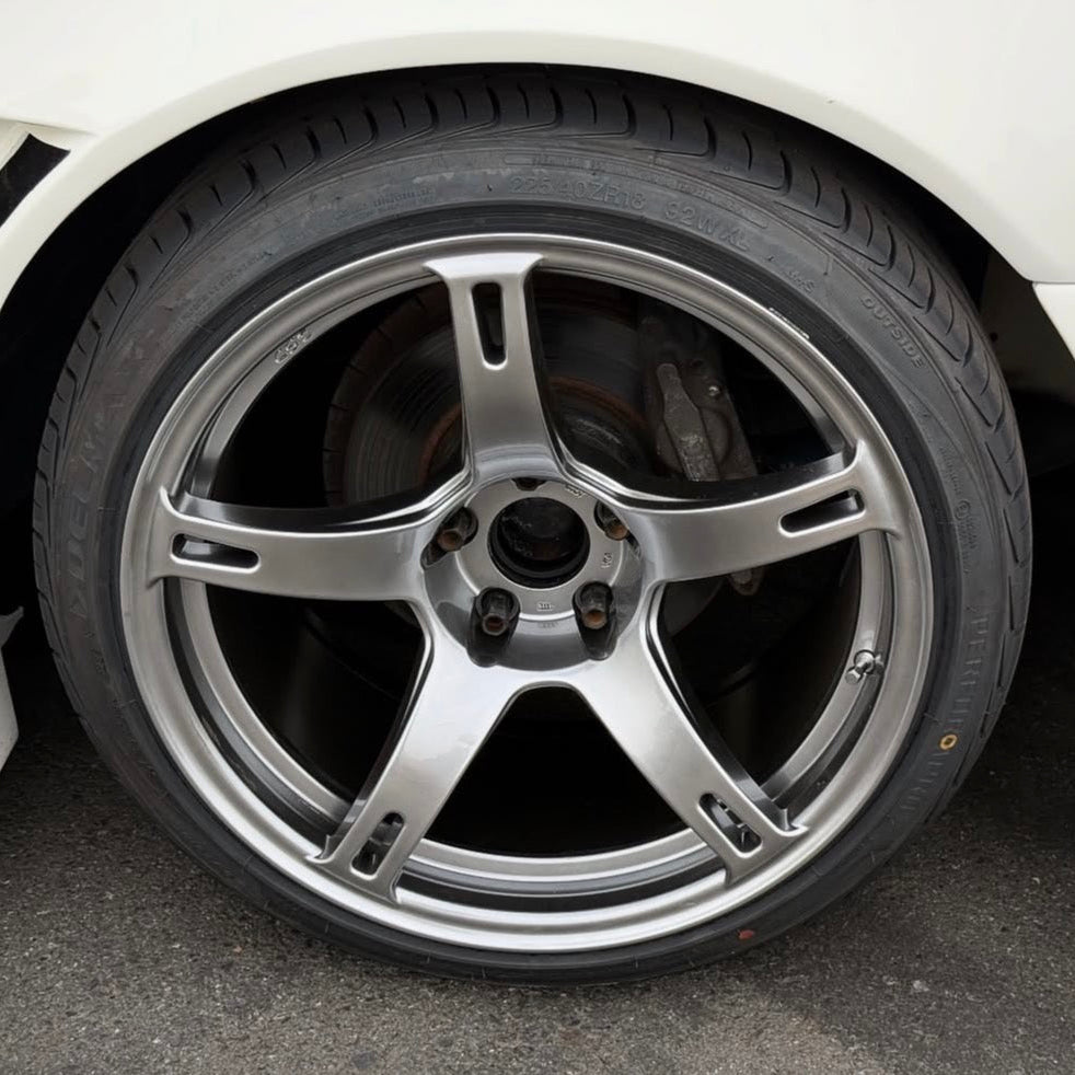 CST Zero-1 Hyper V2 18X9.5J Metal Silver